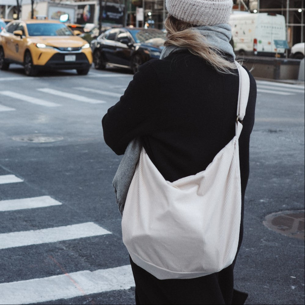 Sac croissant en corduroy | Bandoulière ajustable