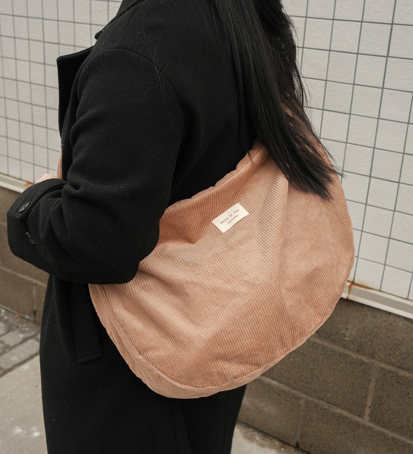 Sac croissant en corduroy | Bandoulière ajustable